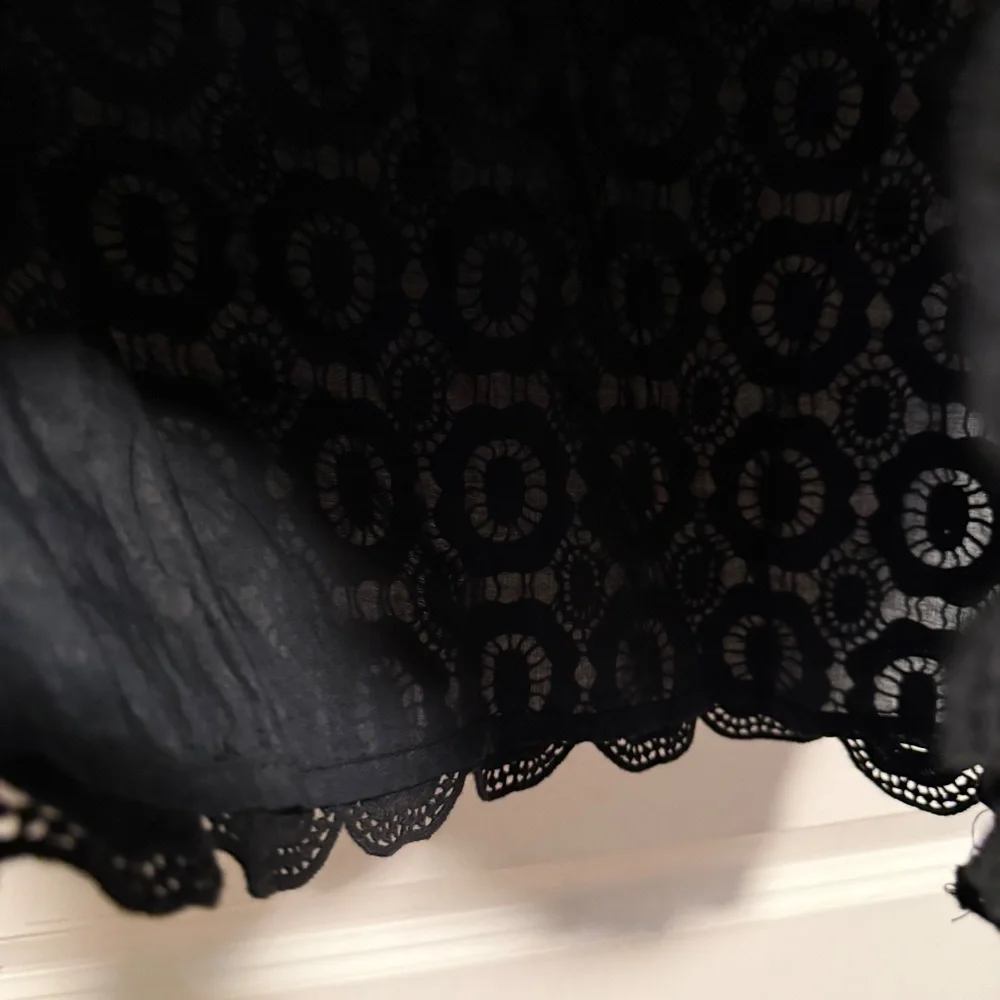 J. McLaughlin Black Cotton Eyelet Lace Top Size Large‎